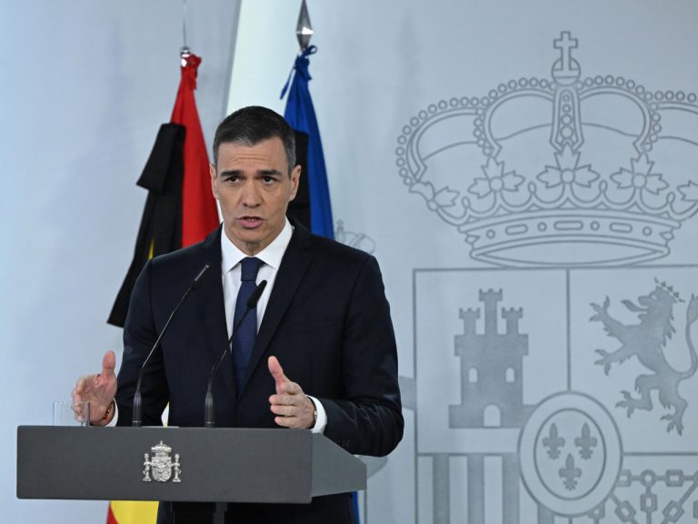 Pedro Sánchez no descarta ninguna hipótesis sobre el apagón y se centra en recuperar el suministro