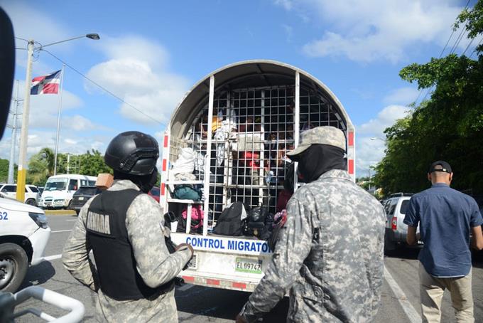 República Dominicana prosigue con detención y repatriación de haitianos pese a críticas
