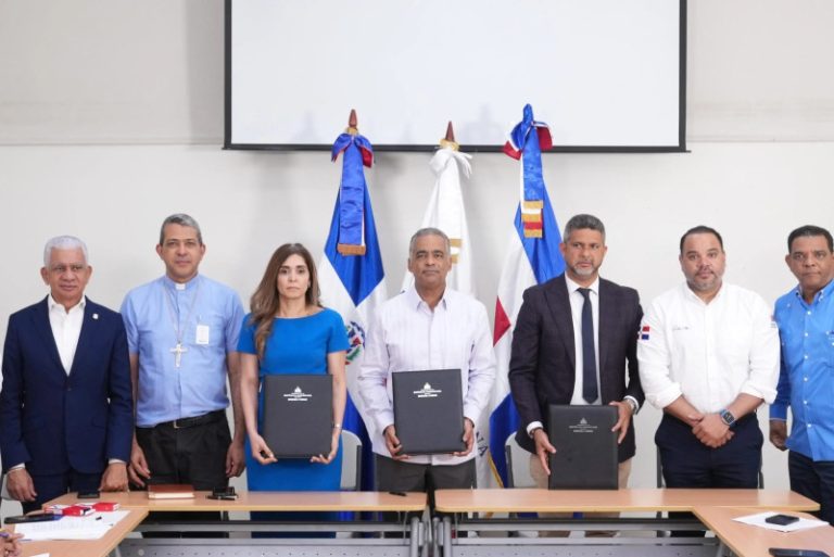 Gobierno, comunitarios y Barrick Pueblo Viejo llegan a acuerdo reasentamiento construcción presa de cola