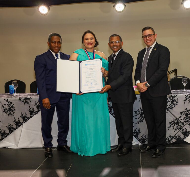 Hospital de la Mujer gradúa 21 nuevos especialistas en Obstetricia, Ginecología y Neonatología