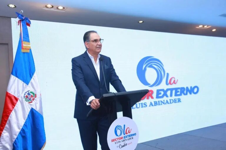 Presidente Abinader da estocada a la oposición: “Senasa no está quebrada”