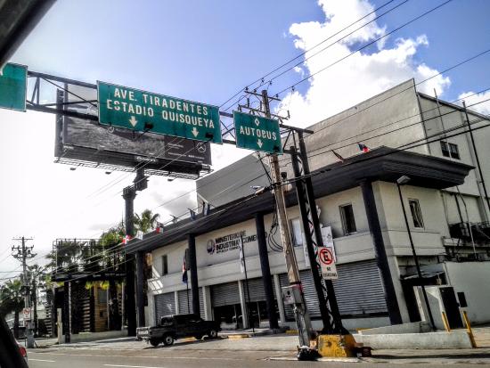 Gabinete de Transporte implementará Fase II de la restricción de giros a la izquierda en la Av. Tiradentes