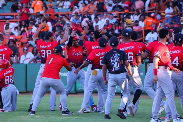 Escogido aprovecha un error de Toros y se pone a un triunfo de repetir el título de campeón