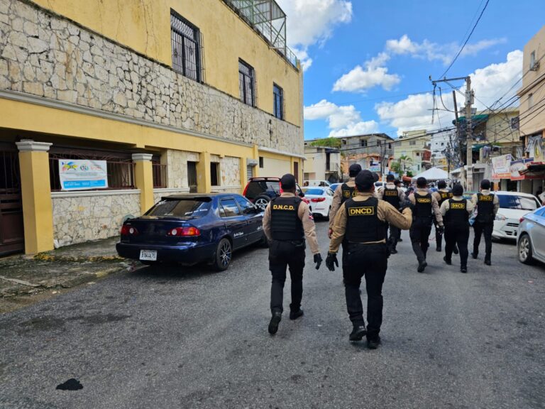 DNCD ARRESTA 13 PERSONAS EN SECTOR MANGANAGUA DE LA CAPITAL