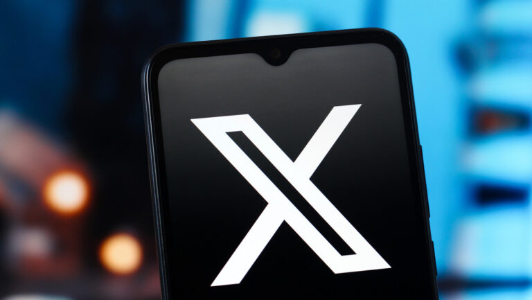 Allanan las oficinas de X en Francia