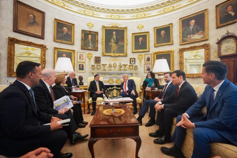 Trump y Petro se reúnen en la Casa Blanca