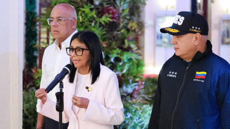 Delcy Rodríguez transmite el «clamor nacional»: liberar a Maduro y su esposa