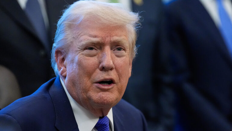«Ese país es un caos por nuestra culpa»: Trump confirma el apoyo a las protestas en Irán