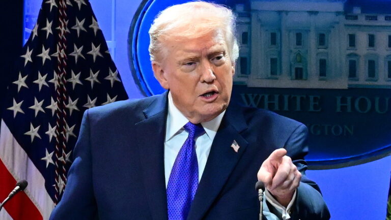Trump acusa a Irán de construir misiles que podrían alcanzar EE.UU.