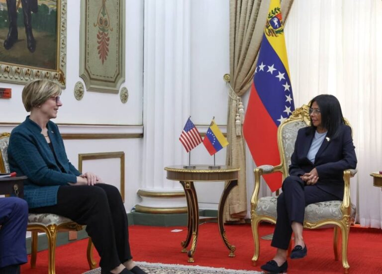 Presidenta encargada de Venezuela recibió a diplomática de EEUU