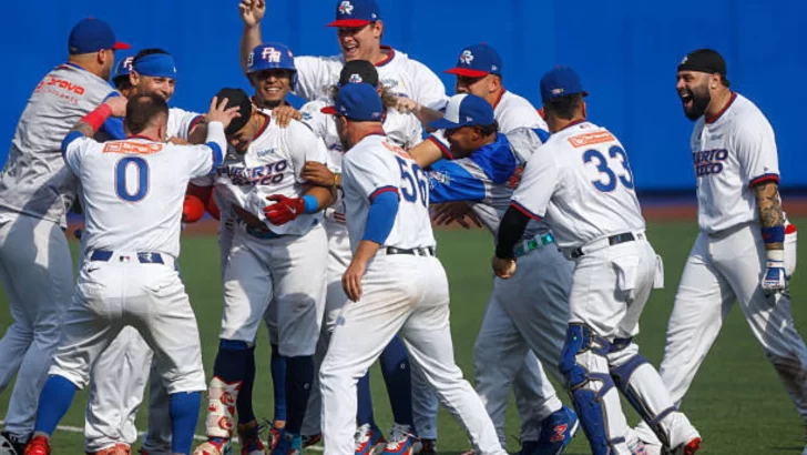 Rubén Castro define en el noveno y Santurce gana primero