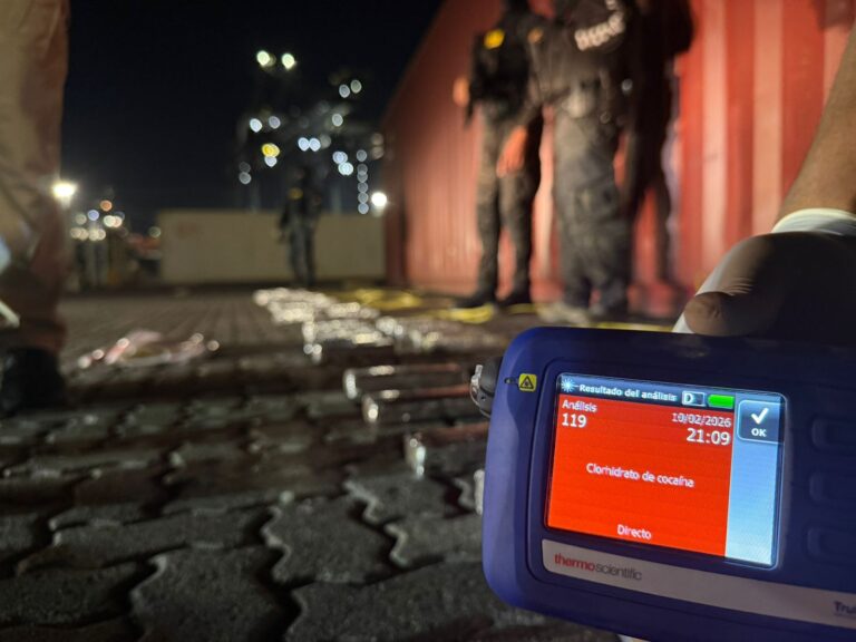 DNCD OCUPA 69 PAQUETES DE PRESUNTA COCAÍNA OCULTOS EN PUERTAS Y PISO DE UN CONTENEDOR