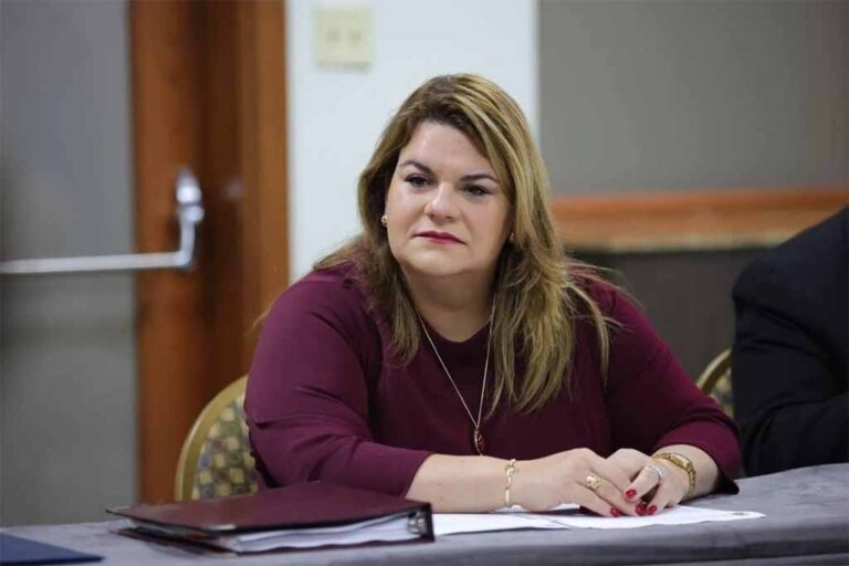 Jueza revoca a gobernadora de Puerto Rico por limitar a periodistas