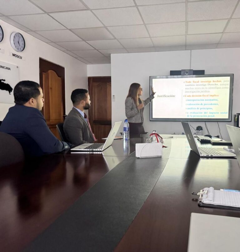 Fuerza de Tarea contra el crimen organizado del MP participa en taller “Metodología de la Investigación Jurídica”