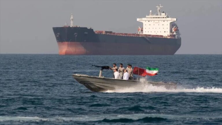 Irán garantiza paso seguro de buques humanitarios por Ormuz