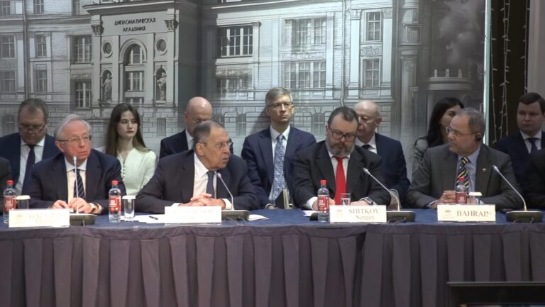 Lavrov plantea preguntas incómodas a quienes piden influir en Irán: «¿Condenaron lo que hacen EE.UU. e Israel? ¿O la muerte de las 170 niñas?»