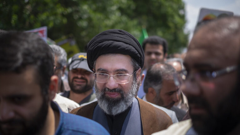 La Guardia Revolucionaria iraní jura lealtad al nuevo líder supremo del país