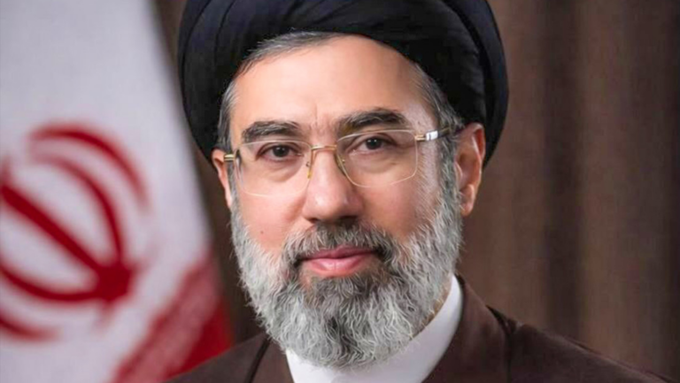 «Es fundamental seguir сon el bloqueo de Ormuz»: El nuevo líder supremo de Irán se dirige a la nación