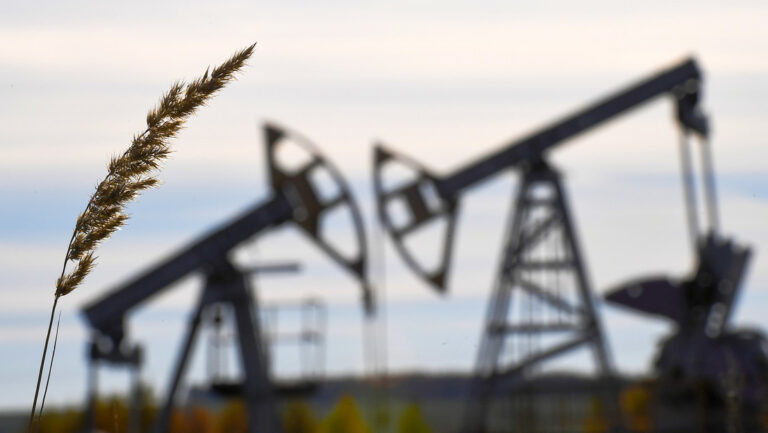 «Se encamina a superar los 150 dólares»: Enviado de Kremlin sobre el precio del petróleo en las próximas semanas