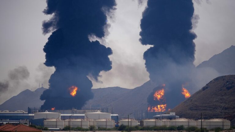 Irán llama urgentemente a alejarse de instalaciones petroleras en estos países árabes
