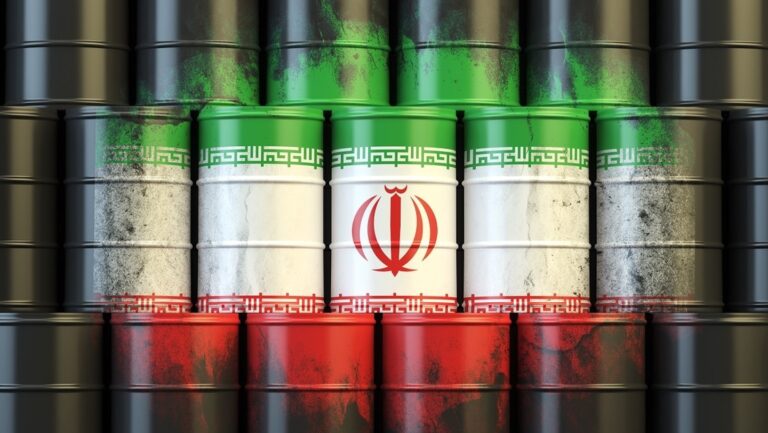 Trump: «Para ser sincero, lo que prefiero es quedarme con el petróleo de Irán»