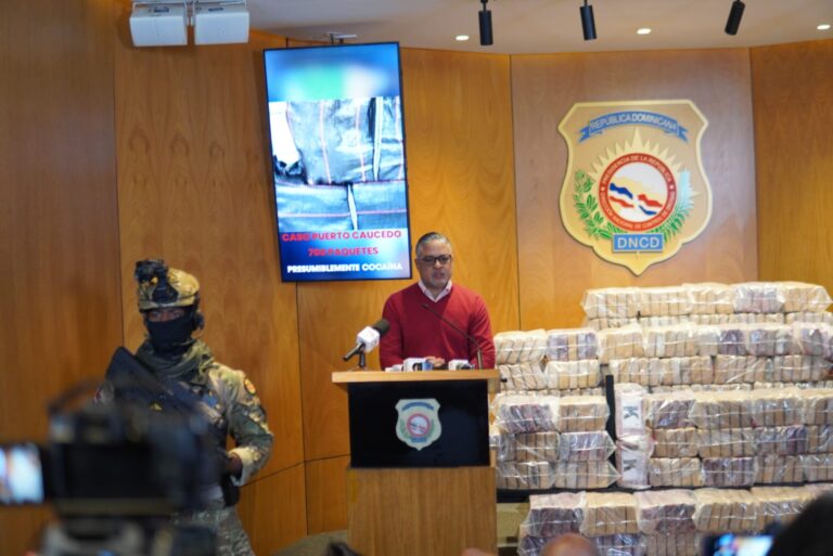 DNCD INTERCEPTA EN PUERTO CAUCEDO CONTENEDOR CON 700 PAQUETES DE PRESUNTA COCAÍNA