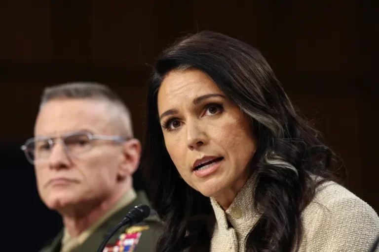 El jefe de inteligencia estadounidense, Gabbard, afirma que Irán no estaba reconstruyendo el enriquecimiento antes de la guerra