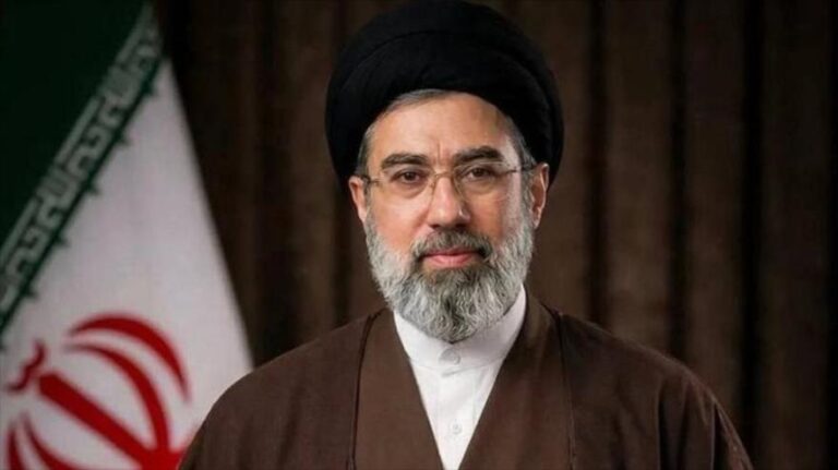 Líder: Terrorismo y crimen no pueden perturbar camino de FFAA iraníes