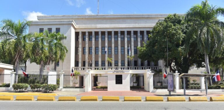 Educación suspende docencia por las lluvias