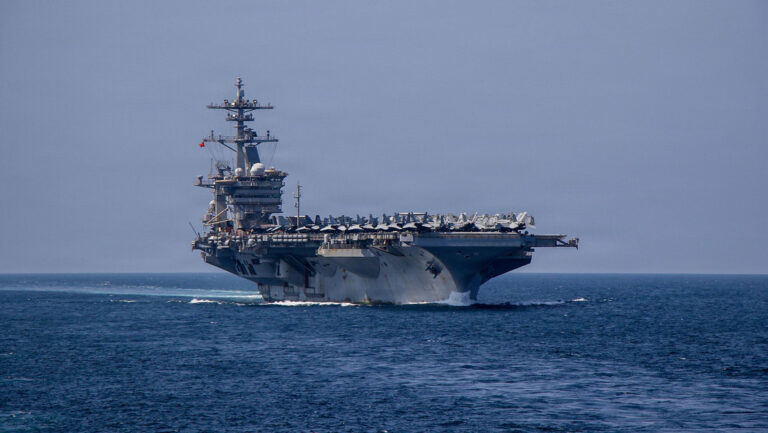 Irán lanza drones contra el portaviones de EE.UU. Abraham Lincoln