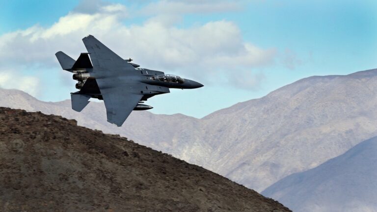 Fuego iraní hiere a tripulación del helicóptero militar que trasladaba al piloto del derribado caza F-15E