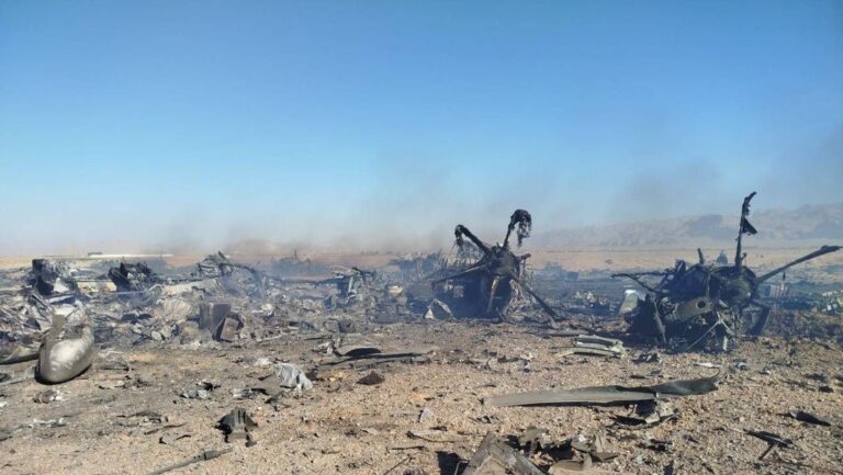 PRIMERAS IMÁGENES de los restos de las aeronaves de EE.UU. derribadas por Irán mientras buscaban a su piloto