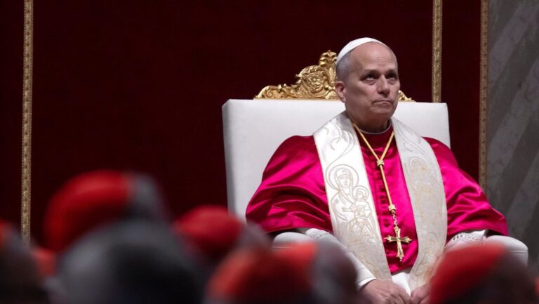 «Terrible para la política exterior»: Trump arremete contra el papa León XIV
