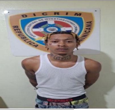 Apresado reconocido antisocial “Yeisi” vinculado a múltiples atracos en SDE; le ocupan pistola que portaba de manera ilegal