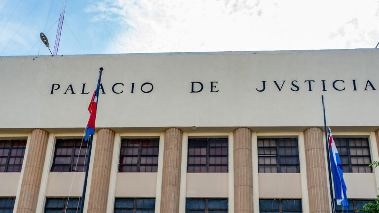 Ministerio Público solicita 20 años de prisión para ex empleado penitenciario enjuiciado por estafa