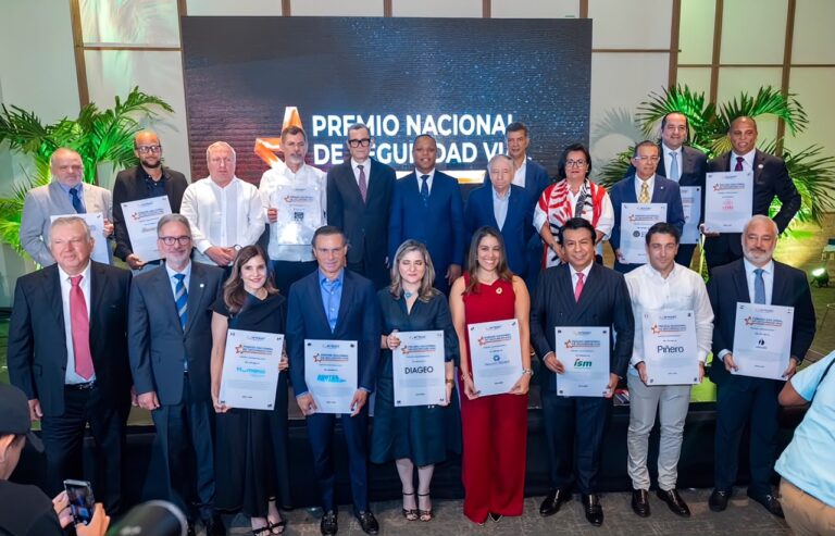 INTRANT realiza primera edición del Premio Nacional de Seguridad Vial; reconoce 13 empresas