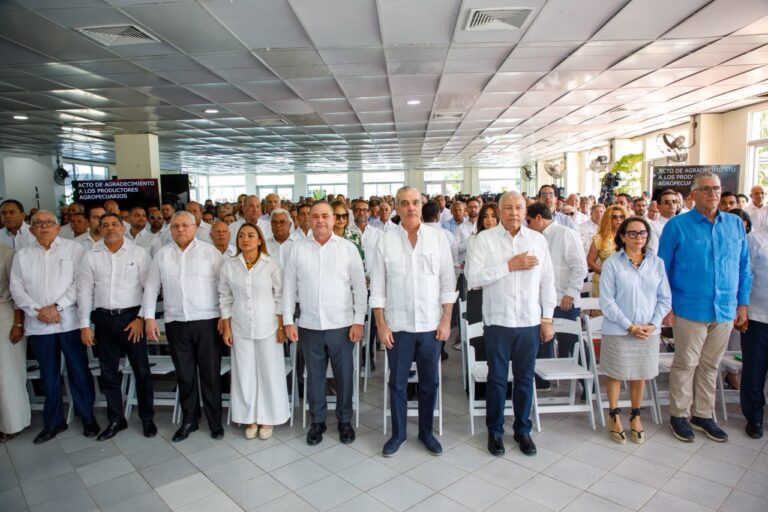 Presidente Abinader agradece el compromiso del sector agropecuario y afirma que el reconocimiento de la FAO pertenece a todo el pueblo dominicano, especialmente a hombres y mujeres que trabajan día a día en el campo